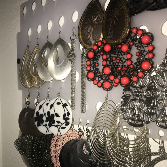 Earrings: Pick and name a price. Bundle to save🎉 - Picture 5 of 6